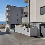 Azure Horizon Penthouse 마카르스카