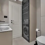 Azure Horizon Penthouse 아파트