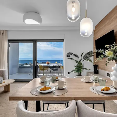 Azure Horizon Penthouse Apartment *