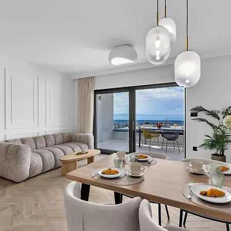 Azure Horizon Penthouse Apartman *