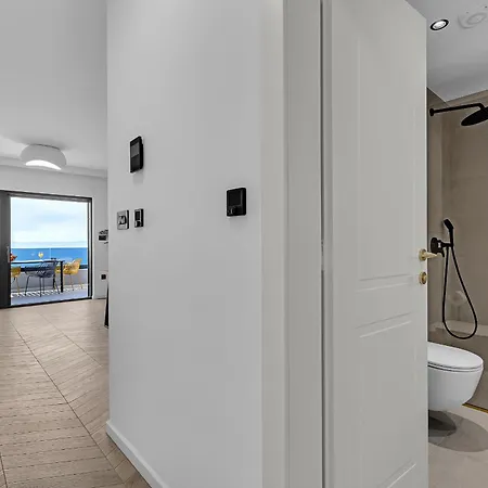Azure Horizon Penthouse 公寓